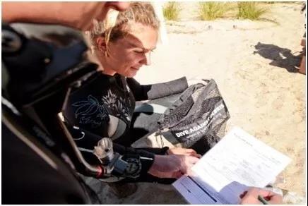 原來(lái)你是這樣的潛水員妹子！